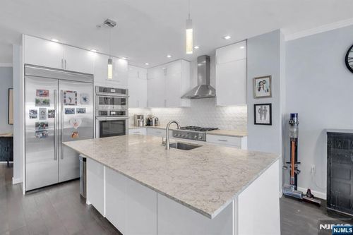 314 The Promenade, Edgewater, NJ, 07020-2109 | Card Image