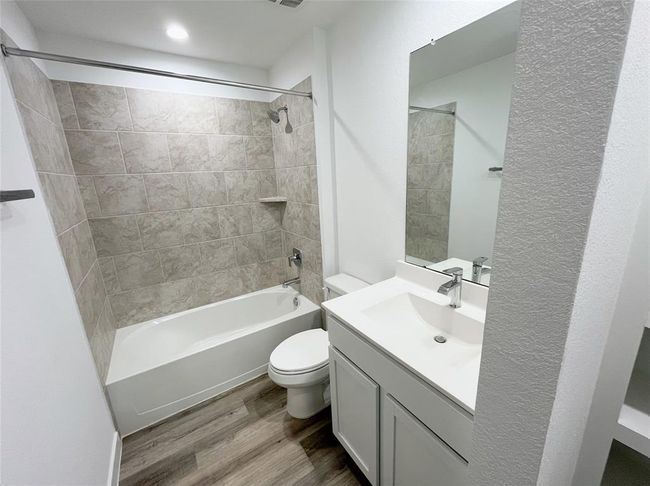 Secondary Bathroom | Image 18