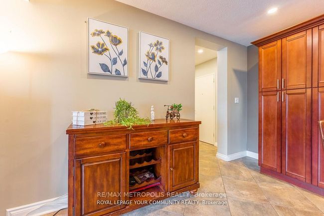 704 - 15 Elizabeth St N, Condo with 3 bedrooms, 2 bathrooms and null parking in Mississauga ON | Image 20