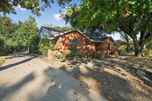 1017 Denmark St, Grand Prairie, TX, 75050-3242 | Card Image