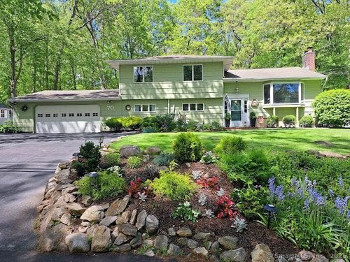 70 Bayne St, Norwalk, CT, 06851-1223 | Card Image
