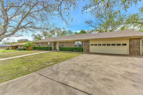 810 Hilltop Dr, Weatherford, TX, 76086-5784 | Card Image