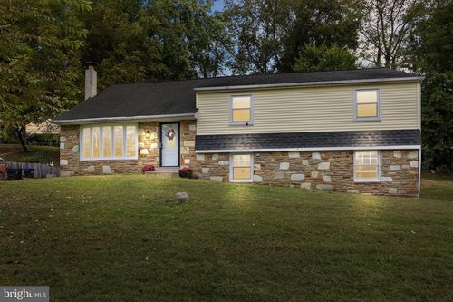 225 Green Dr, CHURCHVILLE, PA, 18966-1385 | Card Image