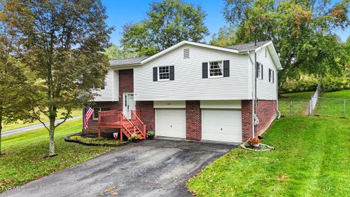 390 Wallace Pike, Bristol, VA, 24202-2703 | Card Image