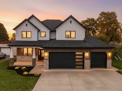 8743 Austin Ave, Oak Lawn, IL, 60453-1175 | Card Image