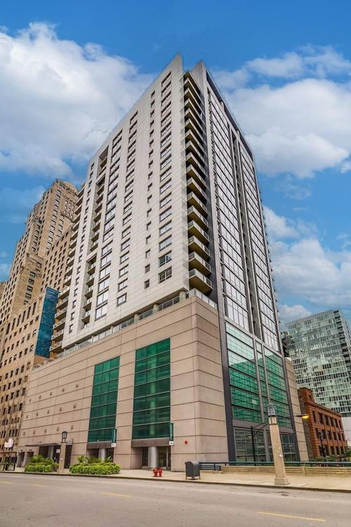 1405-160 E Illinois St, Chicago, IL, 60611-5395 | Card Image
