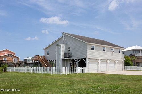 11088 Tahiti St, Bay Saint Louis, MS, 39520-7646 | Card Image