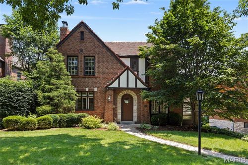46 Broadview Dr, Clayton, MO, 63105-3029 | Card Image