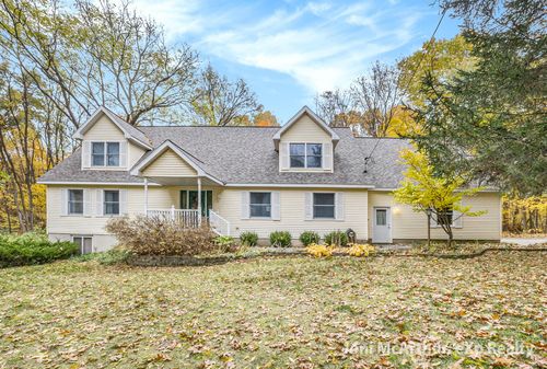 7504 Lincoln Lake Rd Ne, Belding, MI, 48809-9333 | Card Image