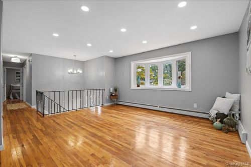 7 Bennett Ct, Copiague, NY, 11726-1303 | Card Image