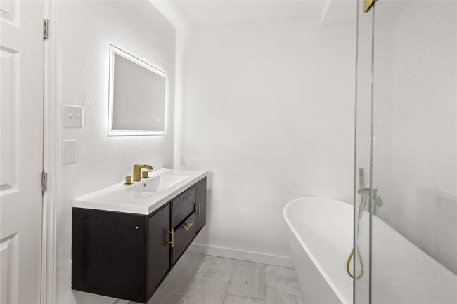 5726 Enchanted Ln, House other with 4 bedrooms, 2 bathrooms and null parking in Dallas TX | Image 7