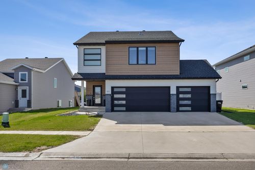 977 Ashley Dr W, West Fargo, ND, 58078-8535 | Card Image