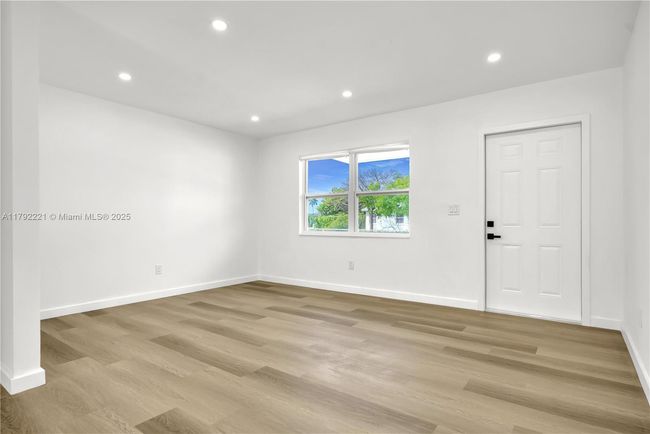 439 Sw 17 Th Ter, House other with 3 bedrooms, 2 bathrooms and null parking in Homestead FL | Image 5