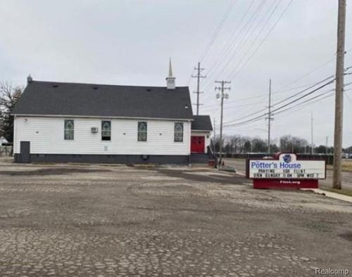 1386 Hemphill Rd, Burton, MI, 48529 | Card Image