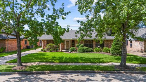 2710 Pineleaf Dr, Sugar Land, TX, 77479-1558 | Card Image