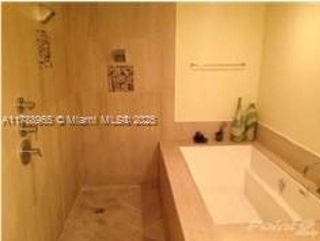 APT-1006 - 5875 Collins Ave, Condo with 1 bedrooms, 2 bathrooms and null parking in Miami Beach FL | Image 13