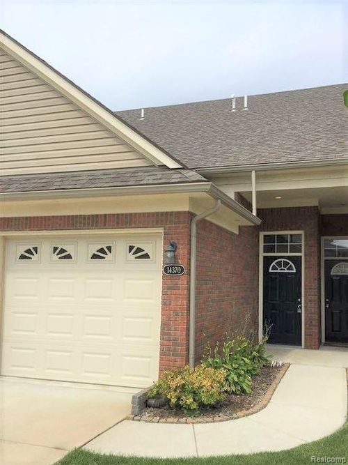 14370 Shadywood Dr, Sterling Heights, MI, 48312-3428 | Card Image