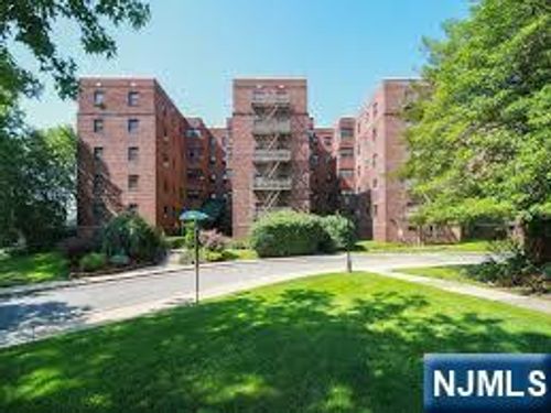 2333 Hudson Ter, Fort Lee, NJ, 07024-7947 | Card Image