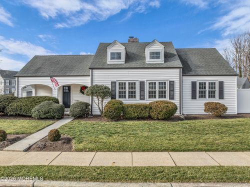 18 Maiden Ln, Toms River, NJ, 08753-7553 | Card Image