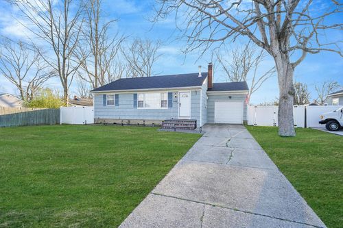 260 Coronado St, Islip Terrace, NY, 11752-1712 | Card Image