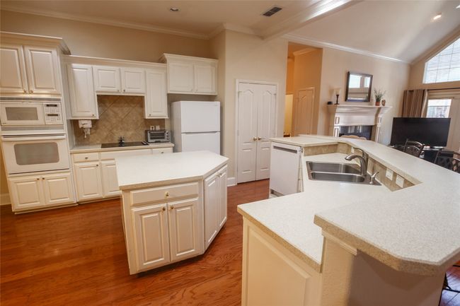 7120 Holly Square Ct, House other with 3 bedrooms, 2 bathrooms and null parking in Tyler TX | Image 10