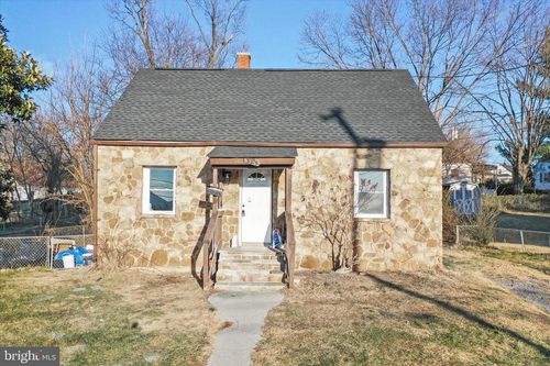 365 W 9th St, FRONT ROYAL, VA, 22630-2801 | Card Image