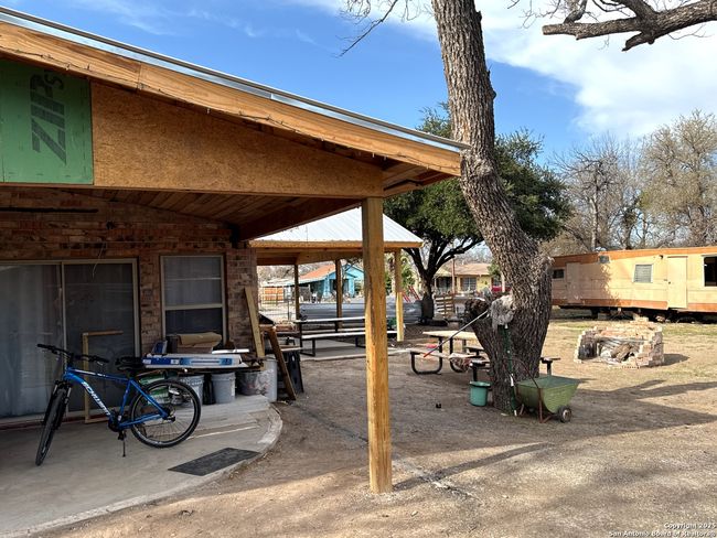 713 Boone St, House other with 2 bedrooms, 2 bathrooms and null parking in Uvalde TX | Image 24