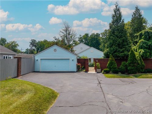 109 Court Yard, Jeffersonville, IN, 47130-5372 | Card Image
