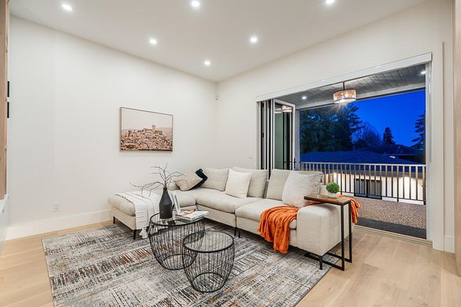 8386 14 Th Ave, Home with 5 bedrooms, 5 bathrooms and 3 parking in Burnaby BC | Image 14