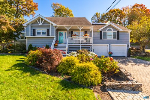 96 W Rutland Rd, Milford, CT, 06461-2454 | Card Image