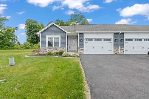 61 Kirkdale Cir, Greece, NY, 14612-3241 | Card Image