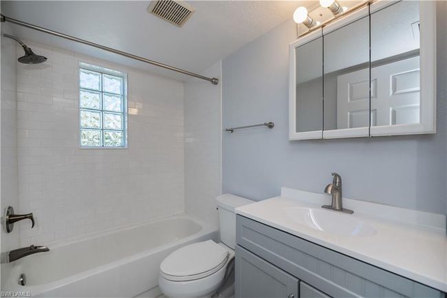 Guest bathroom | Image 9