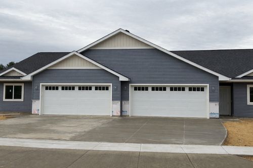 702 Sequoia Dr, Altoona, WI, 54720-7401 | Card Image