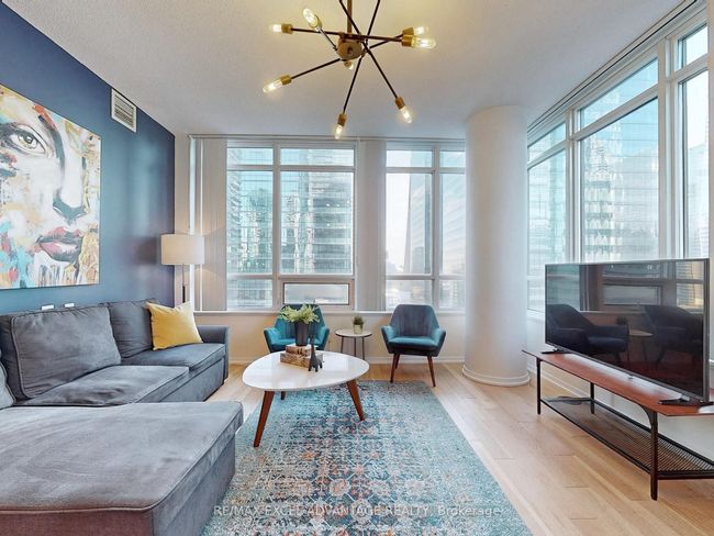 1305 - 65 Bremner Blvd, Condo with 3 bedrooms, 2 bathrooms and null parking in Toronto ON | Image 4