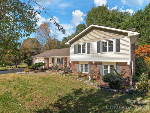 142 Twin Lakes Dr, Candler, NC, 28715-9261 | Card Image