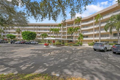407-3960 Oaks Clubhouse Dr, Pompano Beach, FL, 33069-3671 | Card Image