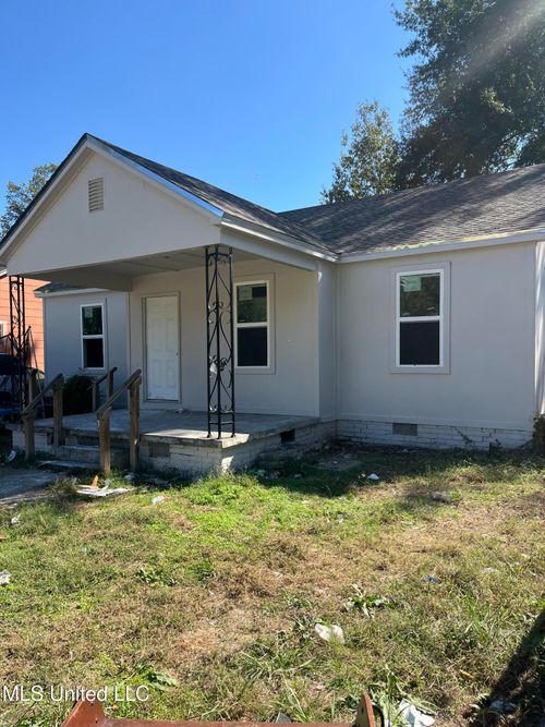 720 Catalpa St, Clarksdale, MS, 38614-3118 | Card Image