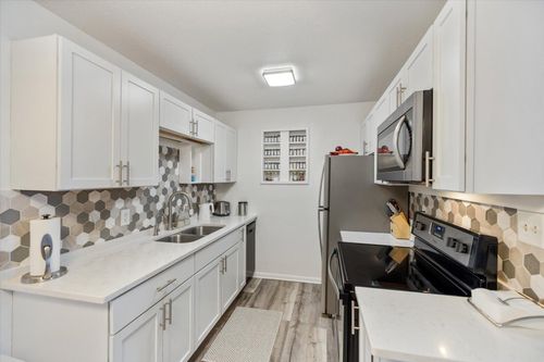 apt-102-9143 Highway 55, Golden Valley, MN, 55427-4740 | Card Image