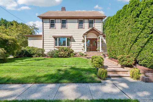77 Jefferson Avenue, North Hempstead, NY, 11577 | Card Image