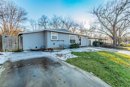 1304 E Inwood Dr, Arlington, TX, 76010-4526 | Card Image