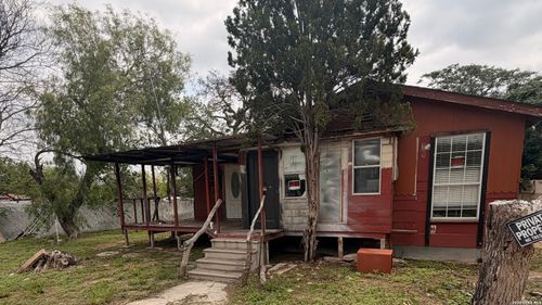508 N Bright Dr, Devine, TX, 78016-2606 | Card Image