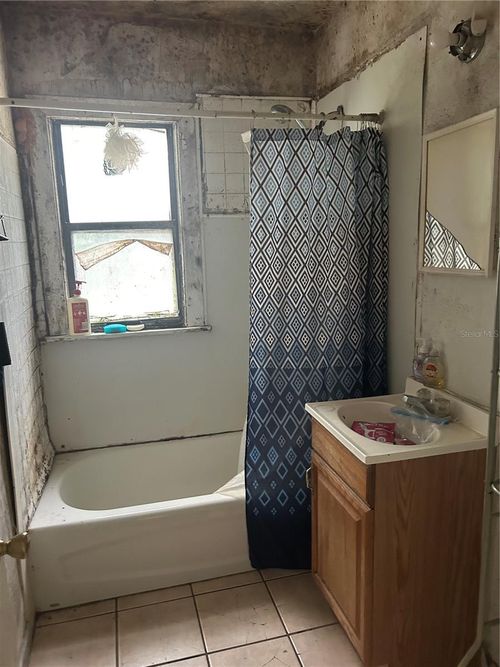 2018 Brackland St, Jacksonville, FL, 32206-4225 | Card Image