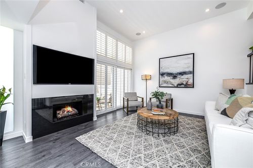 3-4345 W Sarah St, Burbank, CA, 91505 | Card Image