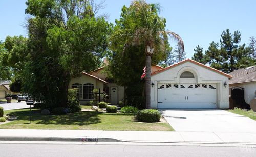 10001 Single Oak Drive, Bakersfield, CA, 93311 | Card Image