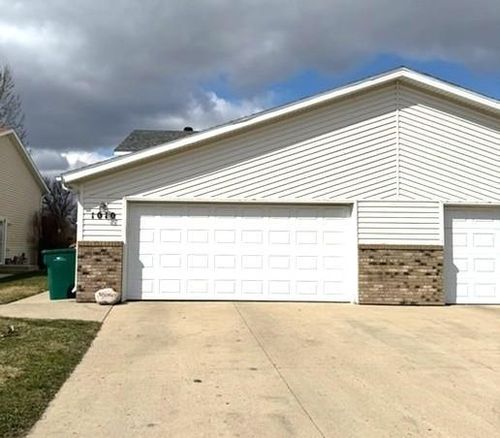 1010 Oak Pl, West Fargo, ND, 58078-4602 | Card Image