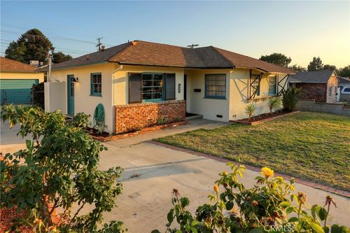 8220 Owens St, Sunland, CA, 91040-2419 | Card Image