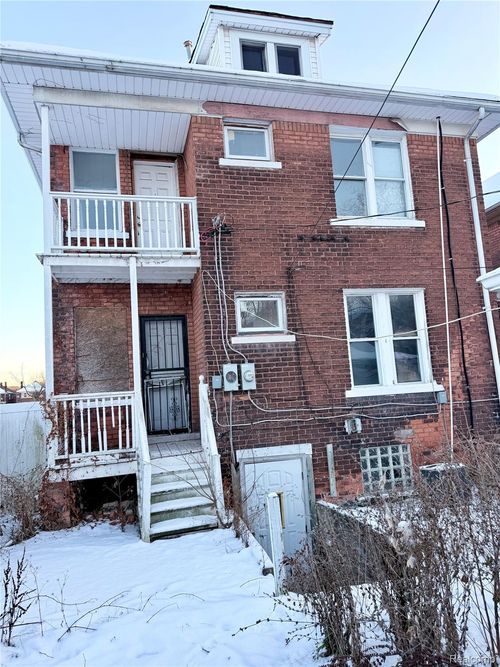 2240 Taylor St, Detroit, MI, 48206-2062 | Card Image