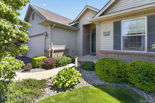 717 Koreys Cir, Blissfield, MI, 49228-8605 | Card Image