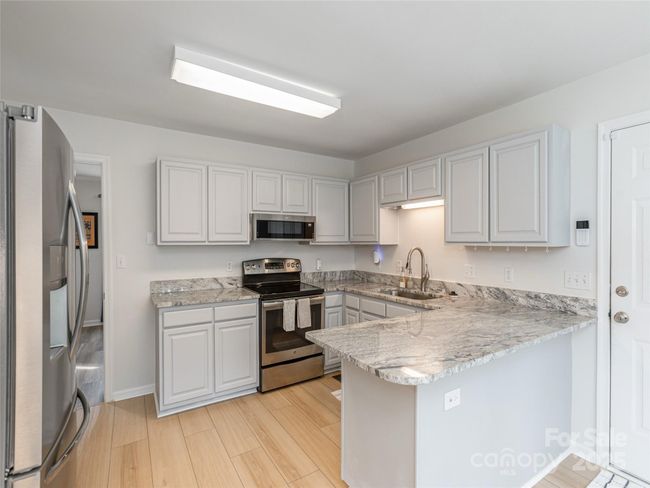 Kitchen | Image 12