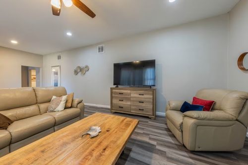 1212 N Main St, Elgin, TX, 78621-1522 | Card Image